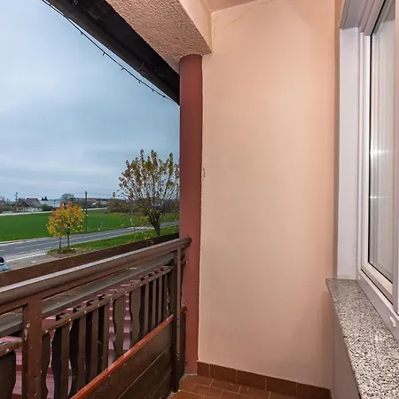 Hiša za goste Gostisce Golob